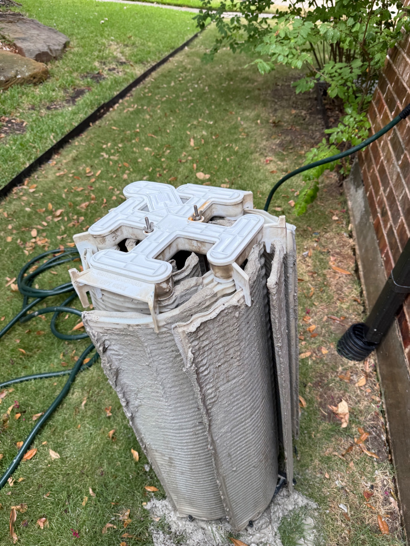 Dirty pool filter before d.e. filter grid cleaning
